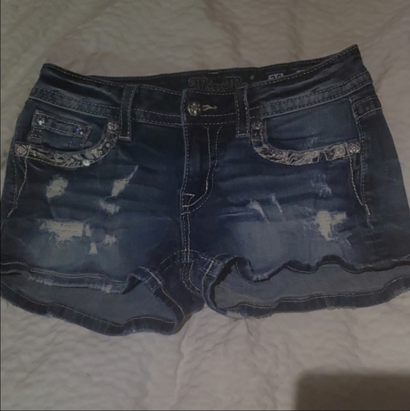 Miss Me Low Rise Short Distresses Shorts, sz.28 - Picture 1 of 9